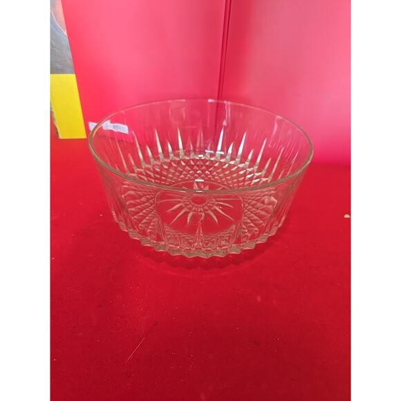 Vintage Arcoroc USA -3 Qt Diamond Cut Crystal Glass -Large Serving Bowl 9" x 4" - Picture 1 of 2